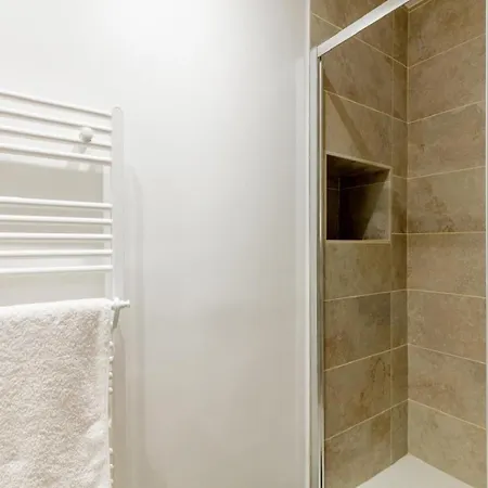 Appartement Trocadero - Elegant 1br - Sleeps 5 Parijs